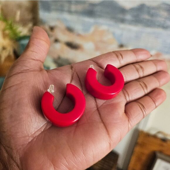 Retro Vintage Red Chunky Style Flat Hoop Statement Earrings. - Picture 14 of 15
